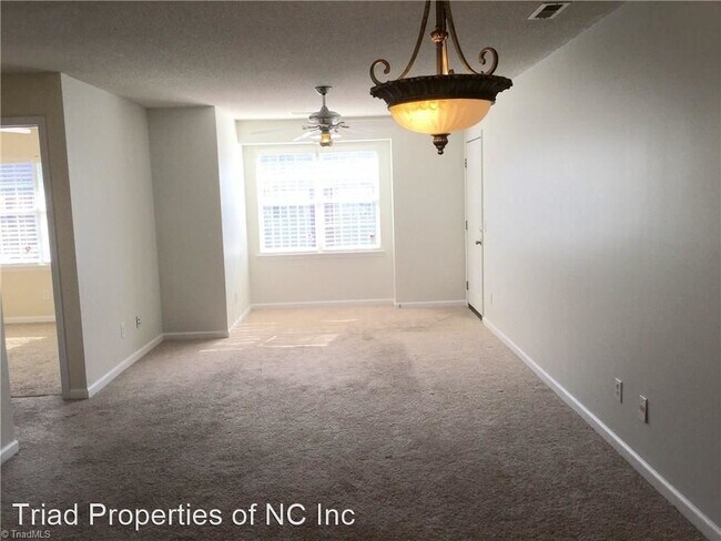 Building Photo - 2 br, 2 bath House - 1012 Westbrook Court