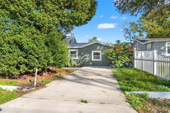 Foto del edificio - 8719 N Ola Ave