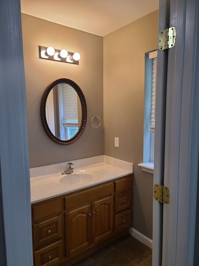 Building Photo - 3 Bedroom Townhome for Rent in Waynesboro