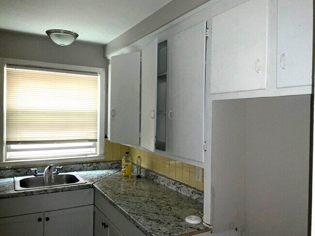 Building Photo - 14072 Rossini
