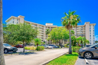 Building Photo - 2681 S Course Dr