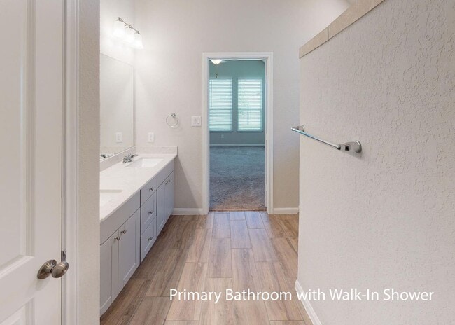 Foto del edificio - Elegant former model home