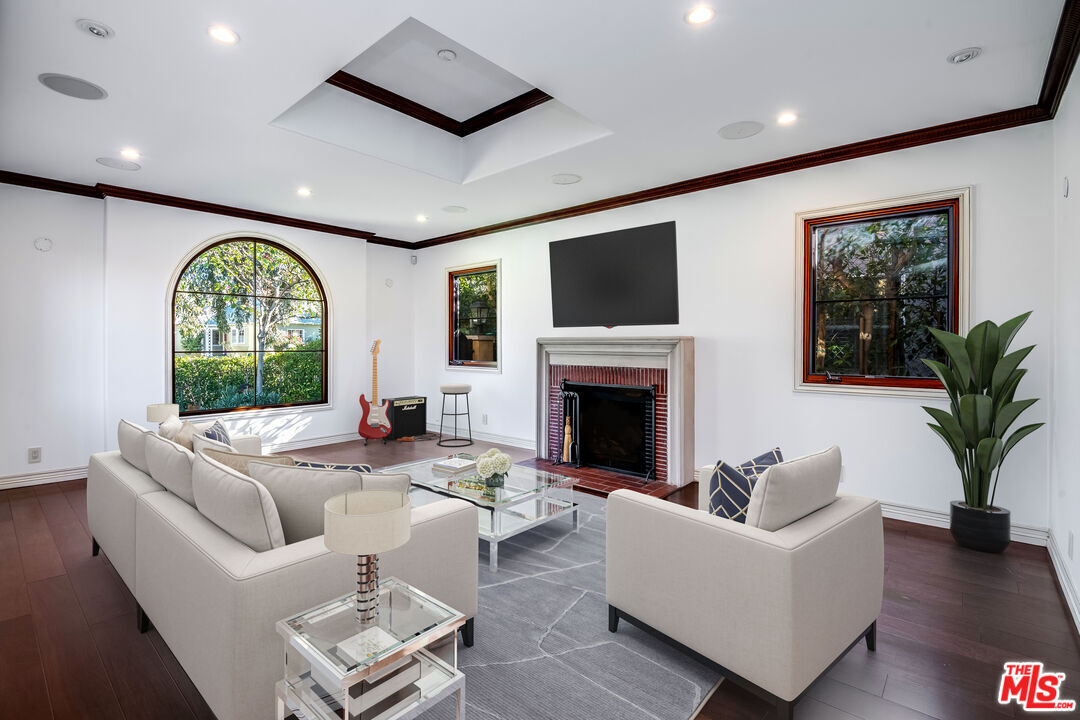 Primary Photo - 139 S Kilkea Dr