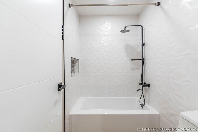 Foto del edificio - 6876 Palmar Ct