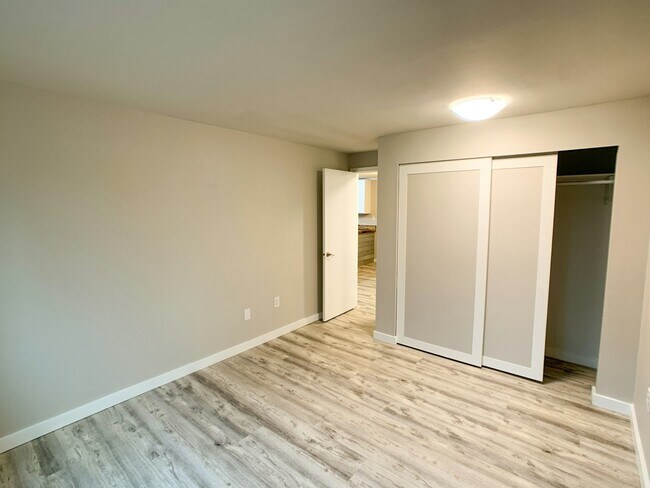 Building Photo - 1150 Sunset Boulevard Northeast, Unit 226