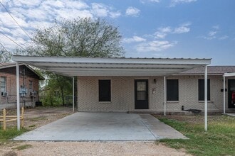 Building Photo - 504 W 7th St