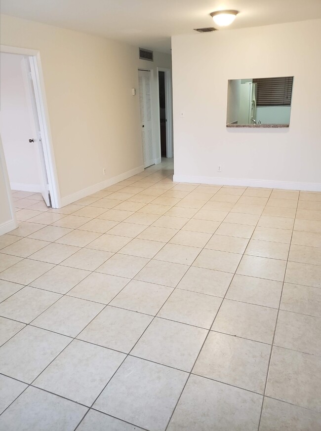 Dinning Room - 2800 Riverside Dr