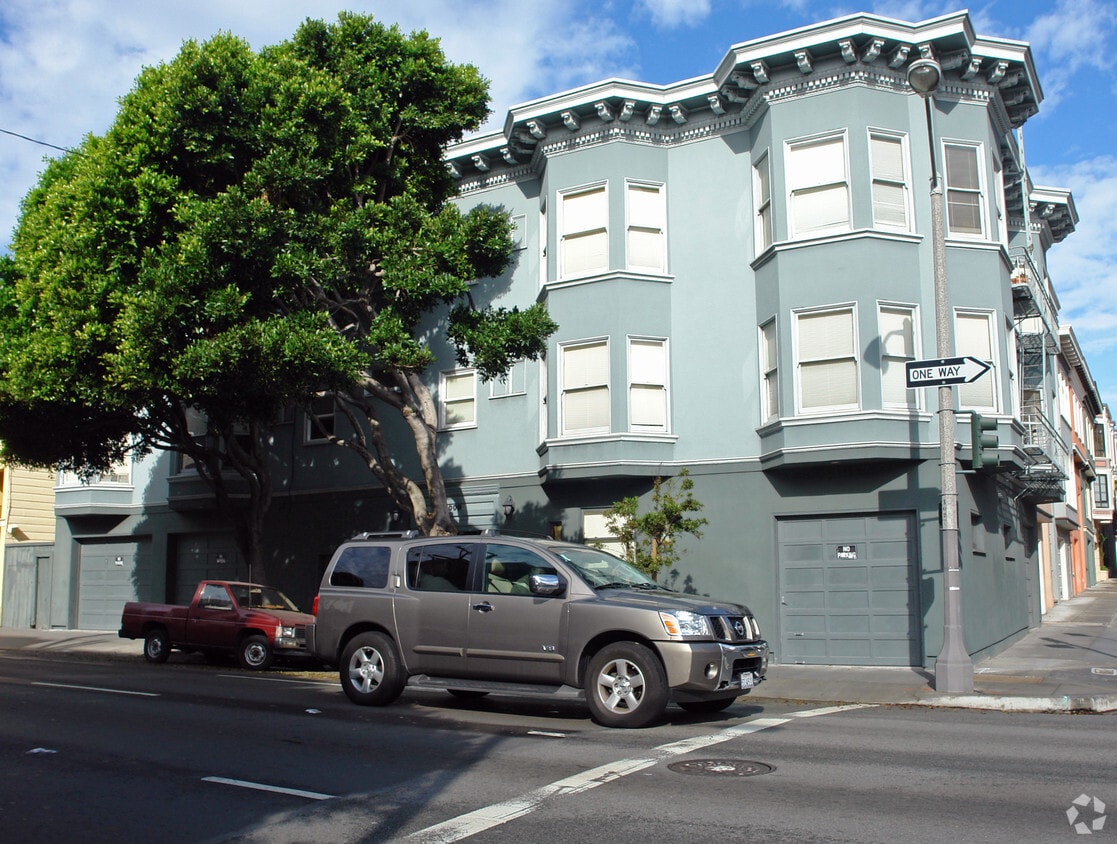 Building Photo - 1000 Oak Street