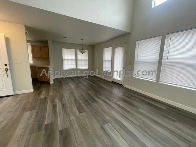 Building Photo - Charming 2BDRM 2.5BA with LOFT | Perfect L...