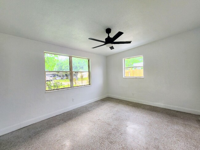 Building Photo - 5311 5th St Ct W