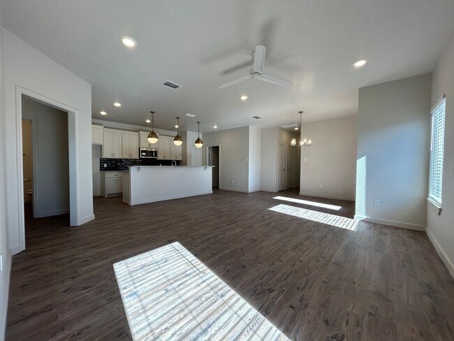 Foto del edificio - Luxury Townhome in Abbey Glen Community!