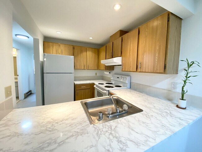 Foto del edificio - Top floor 1 bedroom condo available now!