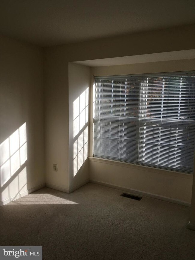 Building Photo - 151 Green Valley Cir
