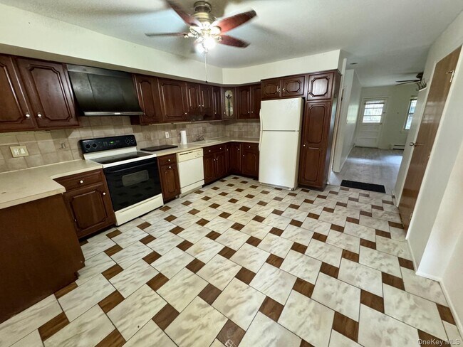Foto del edificio - 32-44-44 72nd St
