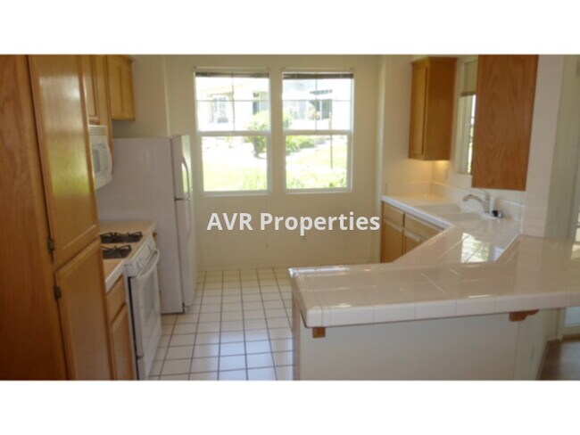 Foto del edificio - Fantastic Livermore end unit town-home loc...
