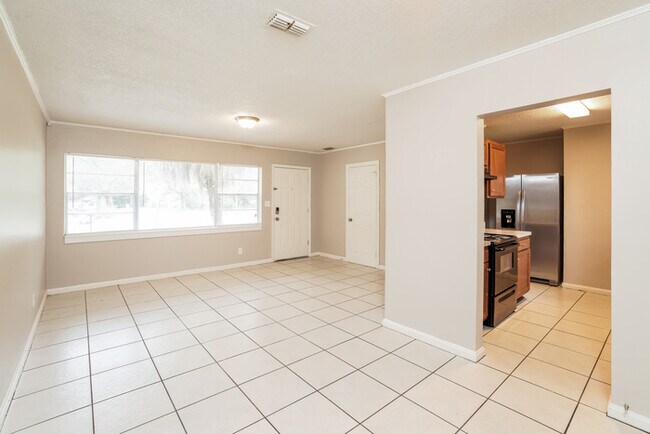 Foto del edificio - 6049 Cedar Hills Blvd