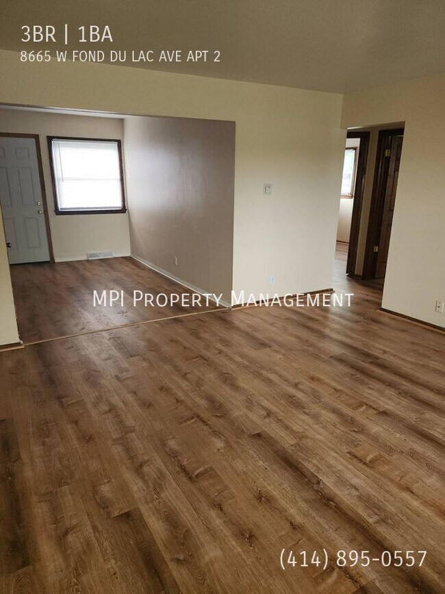 Foto del edificio - 8665 W Fond du Lac Ave