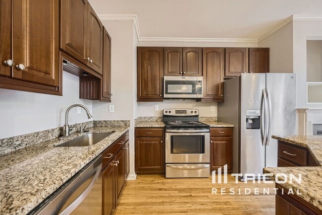 Building Photo - 8015 Apple Valley Dr