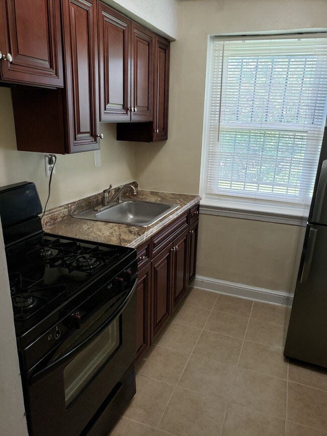 Kitchen - 1613 29th St SE