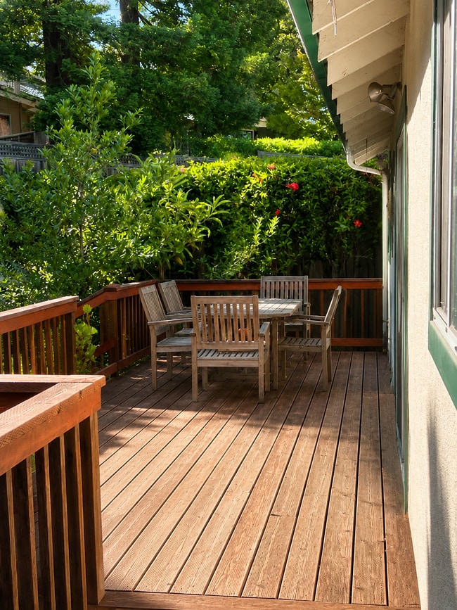 Secluded outdoor deck with stairs to the yard - 820 Occidental Way