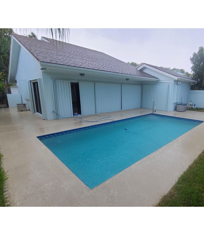 Primary Photo - 315 Leeward Dr