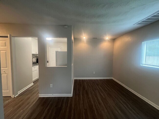 Foto del edificio - 615 Queens View Ct