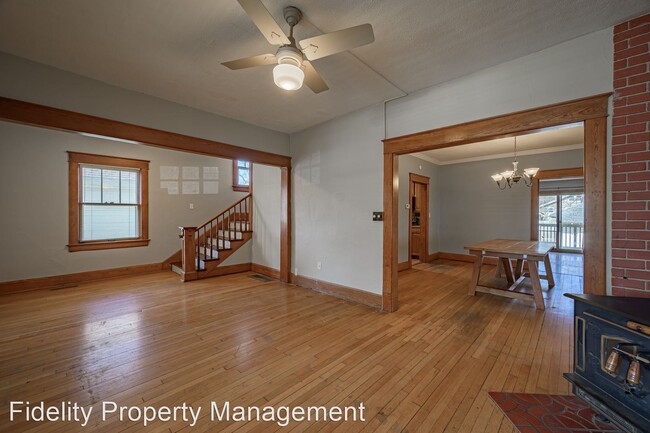 4 br, 2 bath House - 817 E. Loren Street photo'