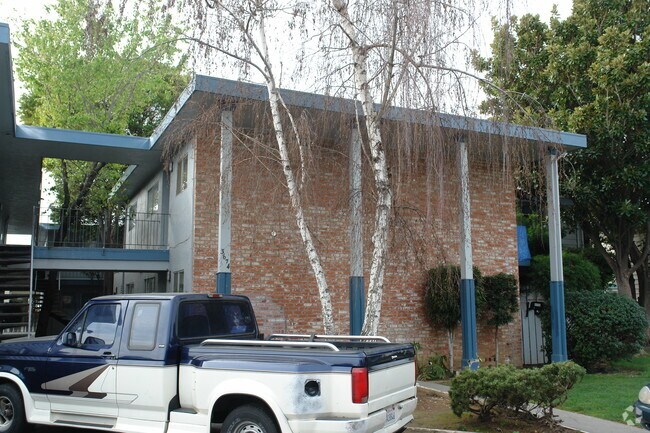 Building Photo - 2693-3673 Waterbury Ct
