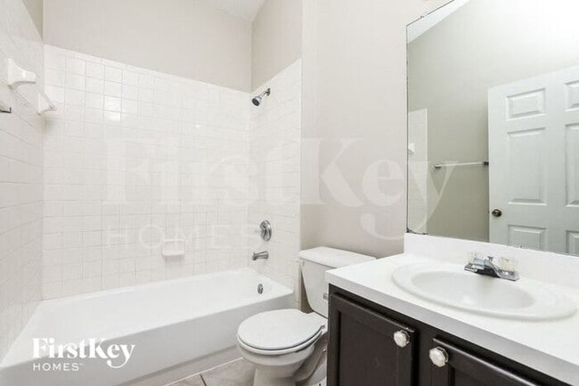 Foto del edificio - 7442 Groveoak Dr