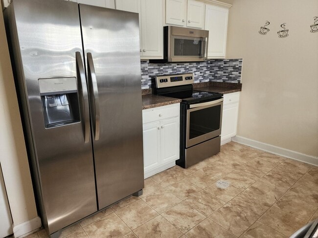 Building Photo - 176 Whispering Oaks Dr