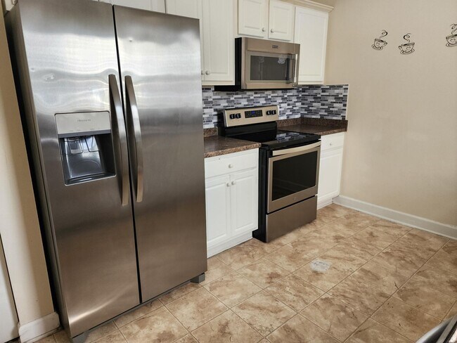 Foto del edificio - 176 Whispering Oaks Dr