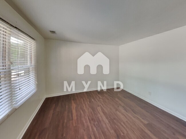 Building Photo - 1505 Gorman St Unit D