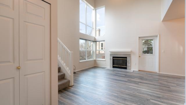 Building Photo - 3 bedroom in Bellevue WA 98007