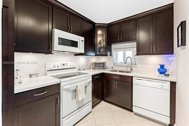 Building Photo - 8990 S Hollybrook Blvd