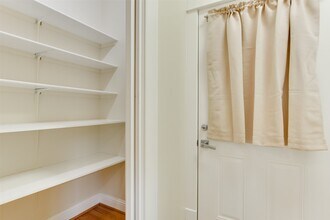 Building Photo - 401 Willard St