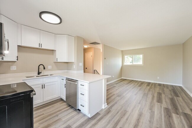 Building Photo - "Charming 4-Bedroom Home with 2 Full Baths...