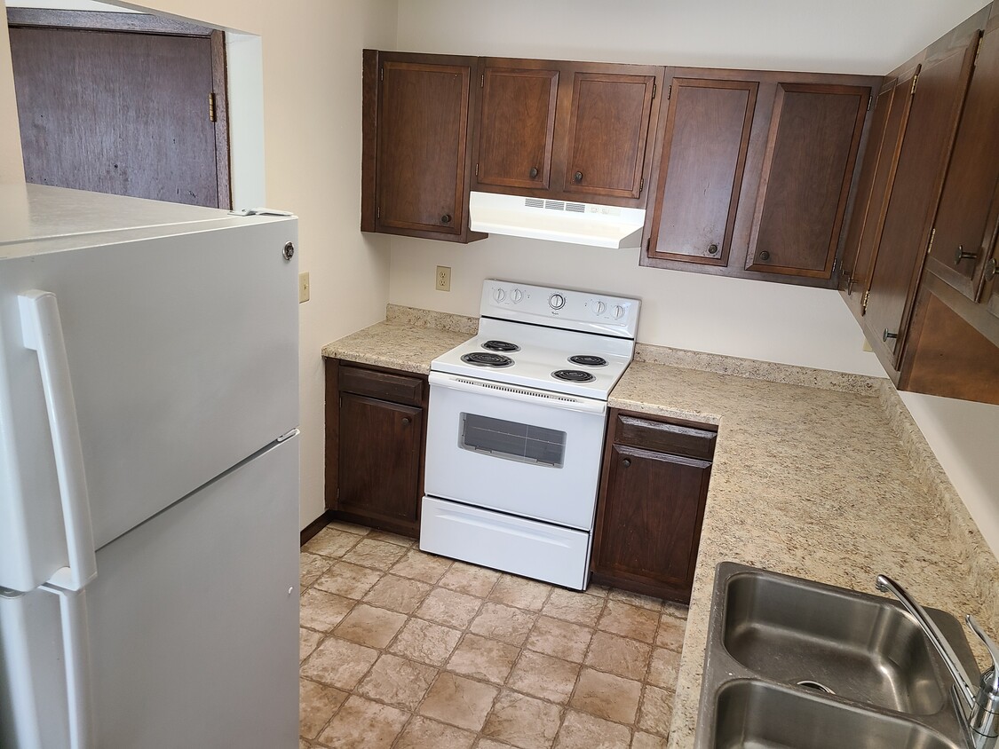 Primary Photo - 626 2nd Ave E
