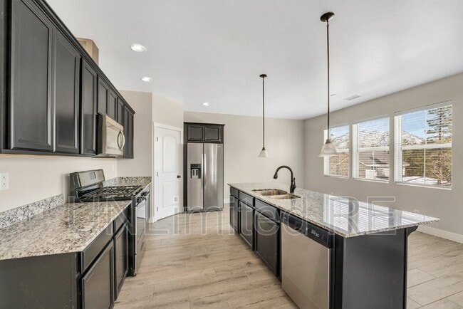 Building Photo - 781 N Forest View Dr