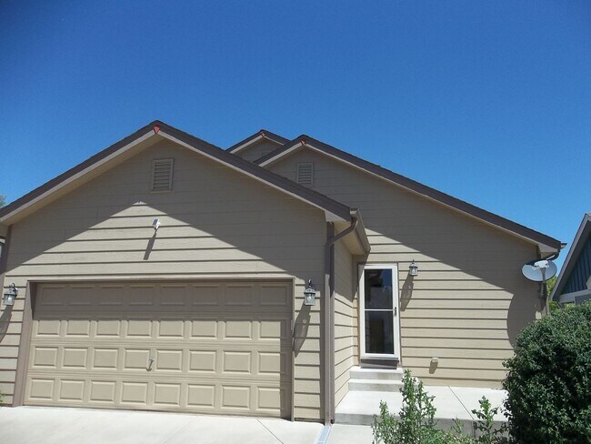 Building Photo - Beautiful 5 Bedroom Home in Heart of Loveland