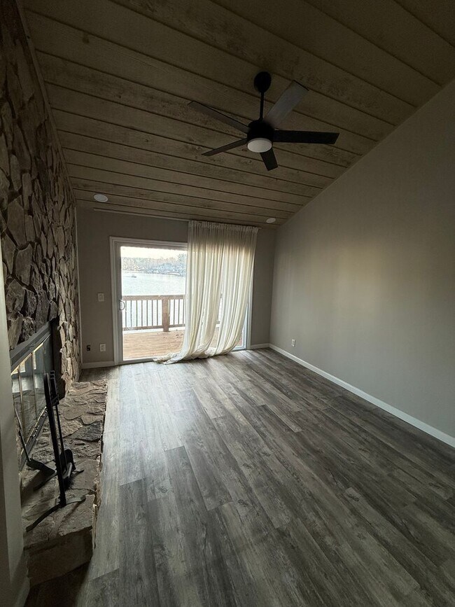 Foto del edificio - Lakefront Living at Fairfield Plantation