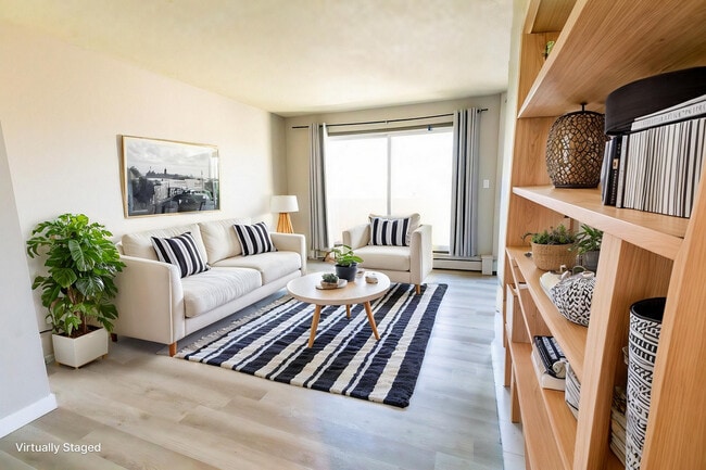 Photo du bâtiment - Renfrew Corner Apartments