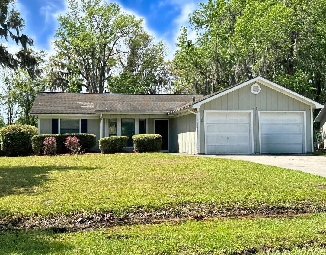 Primary Photo - 3/2 , fenced in yard , minutes from base!