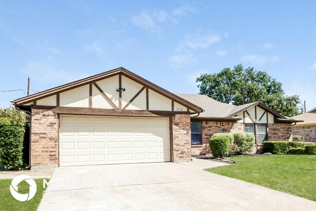 Building Photo - 5712 Caracas Dr