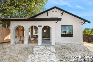 Building Photo - 810 Dakota St