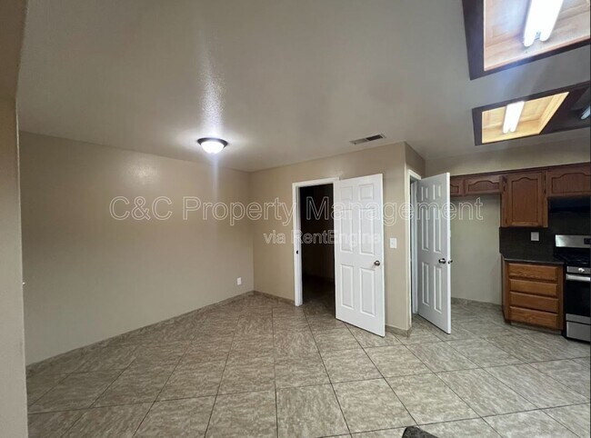 Foto del edificio - 3371 N Forestiere Ave