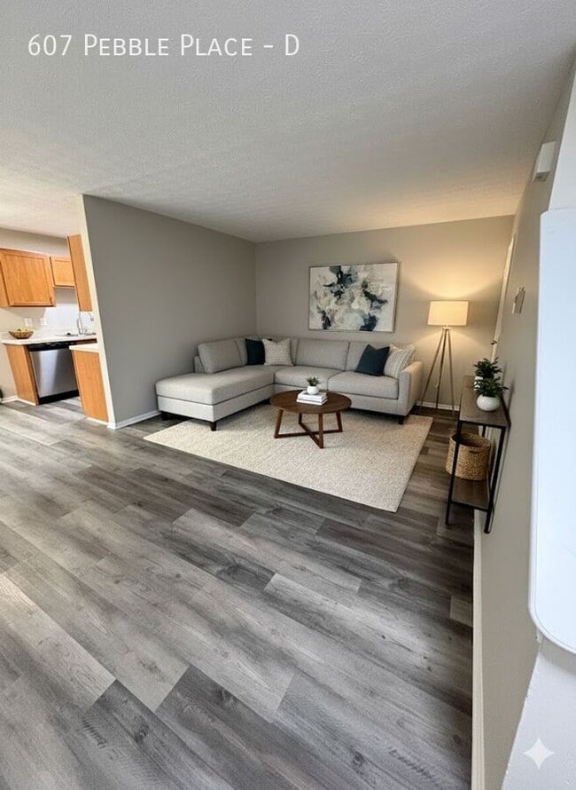 Foto del edificio - 607 Pebble Pl Dr