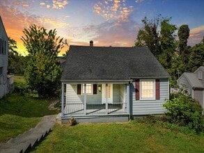 Building Photo - 120 Monroe St