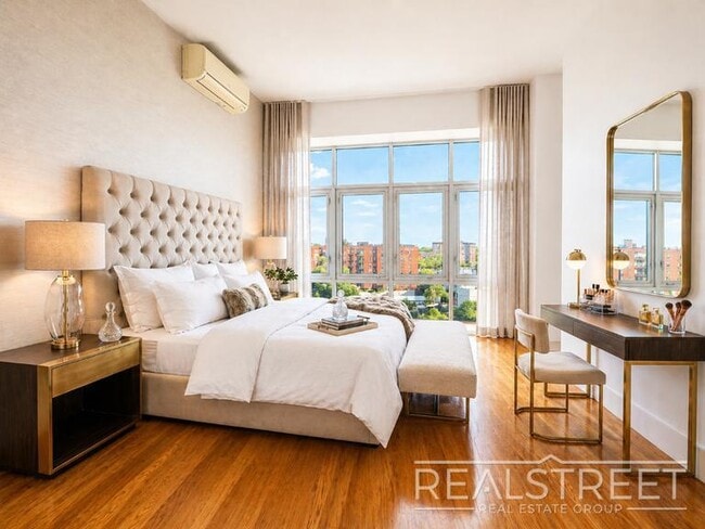 Building Photo - LUXURY LOFT in Queens!