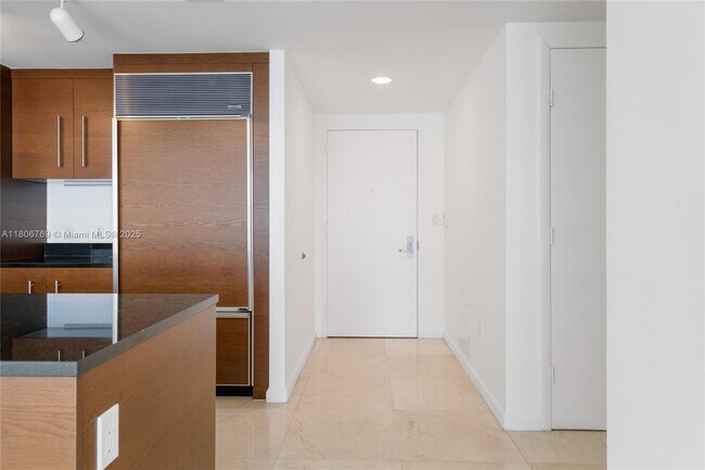 Building Photo - 475 Brickell Ave