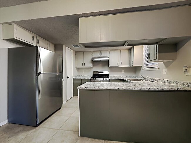 Building Photo - 23926 Spring Day Ln